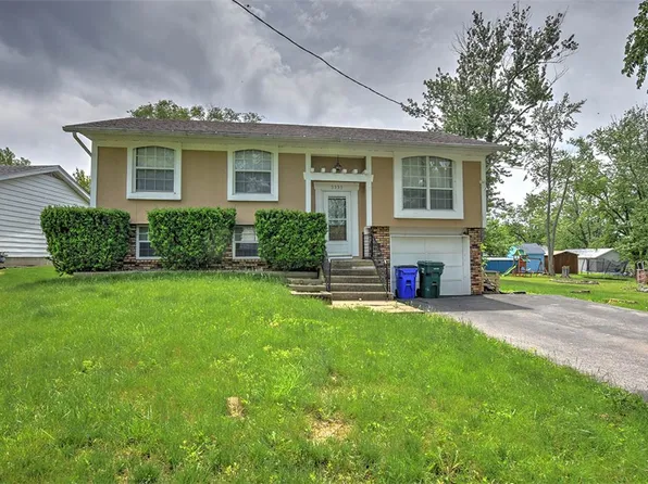 3335 W Marshall Ave, Decatur, IL 62522