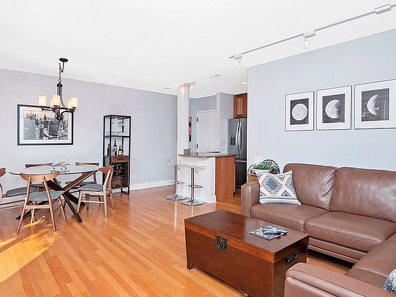 3rd image of 2131 N Larrabee St APT 6308