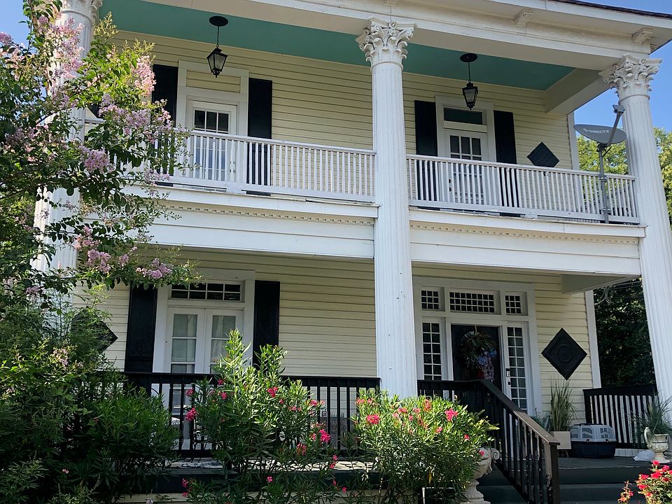 1st image of 627 W Russell Pl