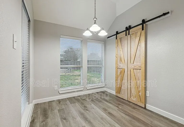 1800 Meadowlark Ln — Photo 11