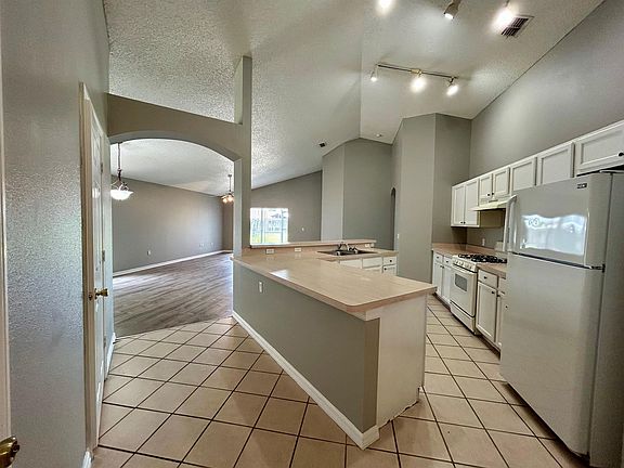 3rd image of 138 Sir Phillips Dr