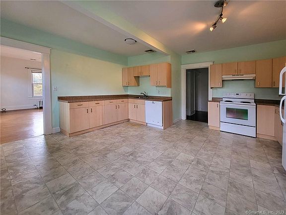 4th image of 805 Edgewood Ave #2