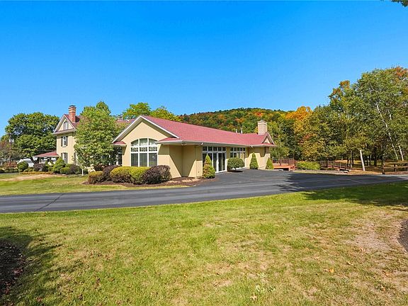 5th image of 585 Derrick Rd