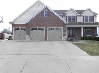607 N Cimmeron Dr, Pontiac, IL 61764