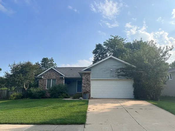 1145 Saint Andrews Dr, North Liberty, IA 52317