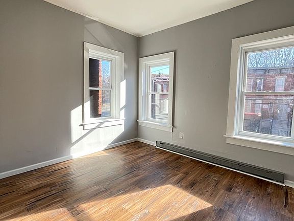 3rd image of 100 Renwick St