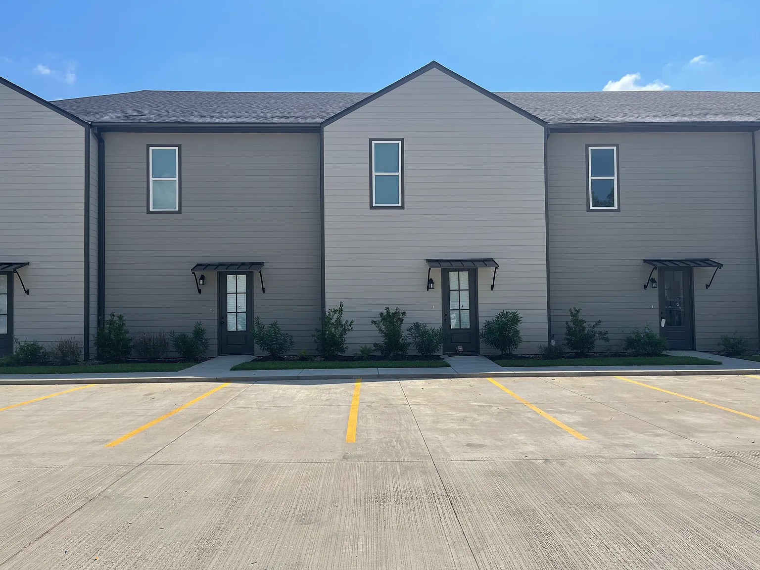 2 bed, 2.5 bath, 1450 sqft, $1,500 — Photo 1