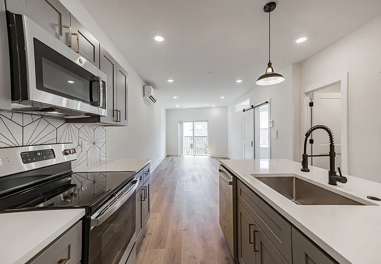 4328 Main St #2 — Photo 4