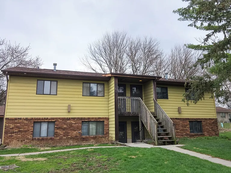 4-plex in West-Central Ames — Photo 1