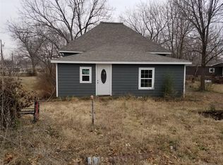 541 W 5th St, Ramona, OK 74061