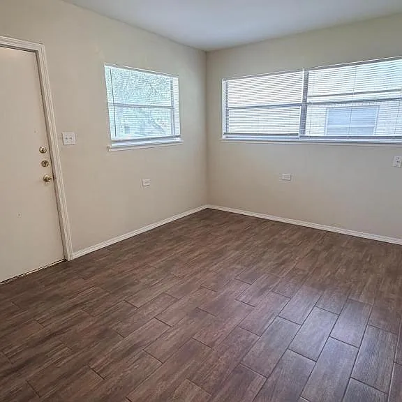 802C S Texas Blvd — Photo 10