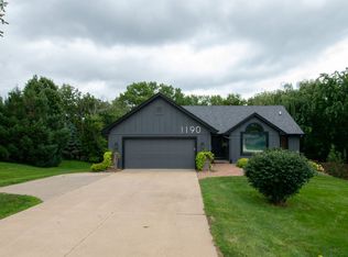 1190 S Willow Cir, West Des Moines, IA 50266