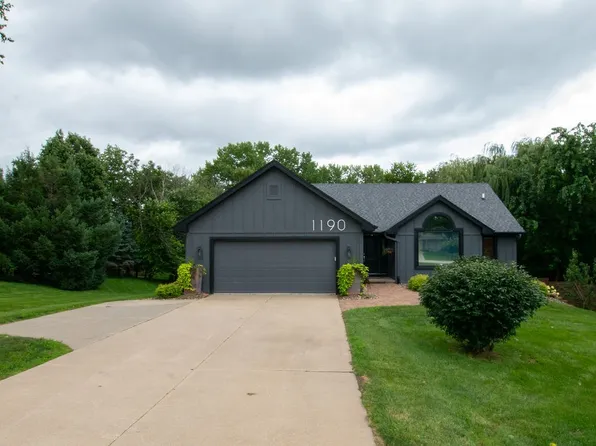 1190 S Willow Cir, West Des Moines, IA 50266