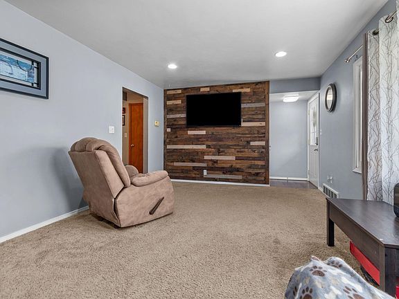 5th image of 1530 S Walden Ave