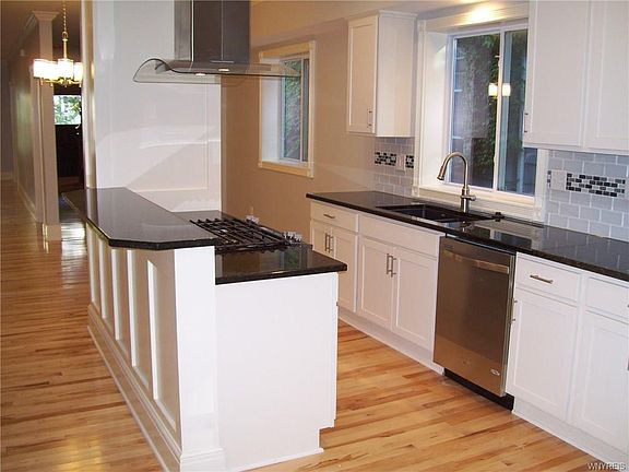3rd image of 128 Ashland Ave
