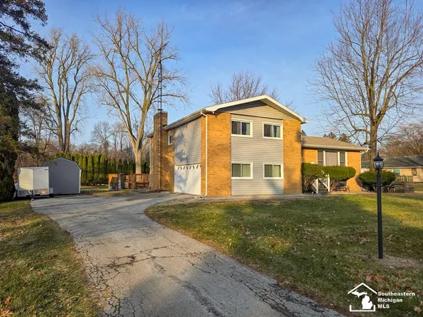 3334 Woodmont Dr, Lambertville, MI 48144