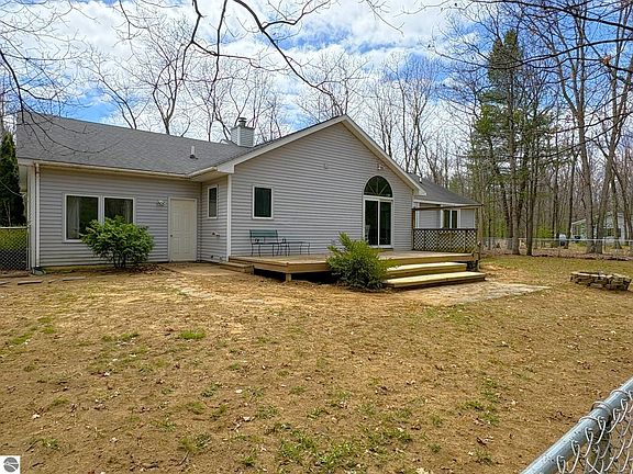 4th image of 8884 Beverly Rd