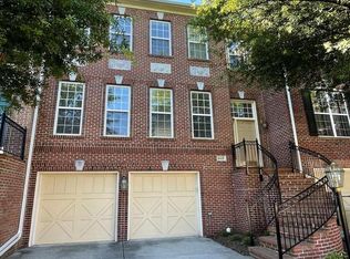 2405 Cypress Green Ln, Herndon, VA 20171