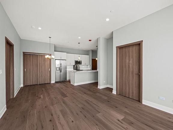 4th image of 839 Madison St #202