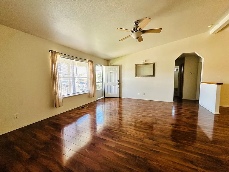 844 Woodhaven Dr — Photo 11
