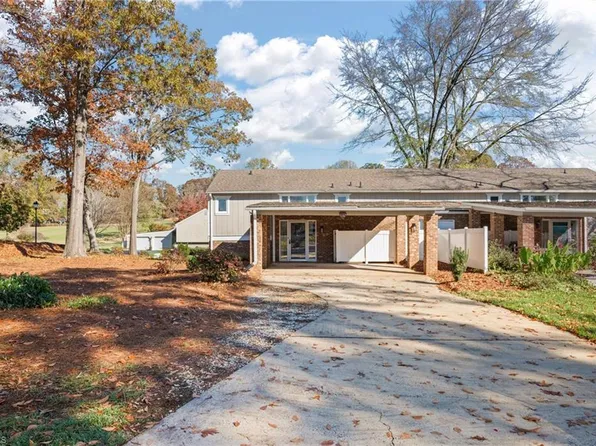 632 Riverbend Dr, Advance, NC 27006