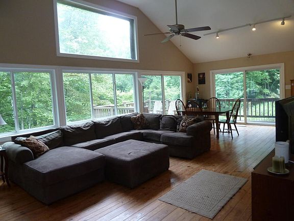 3rd image of 290 Indian Summer Ln