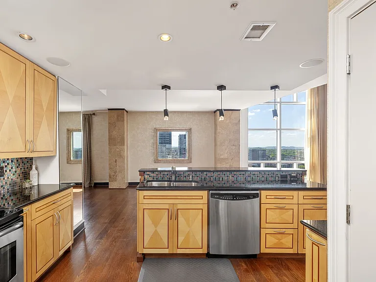 555 Church St #2300 — Photo 14