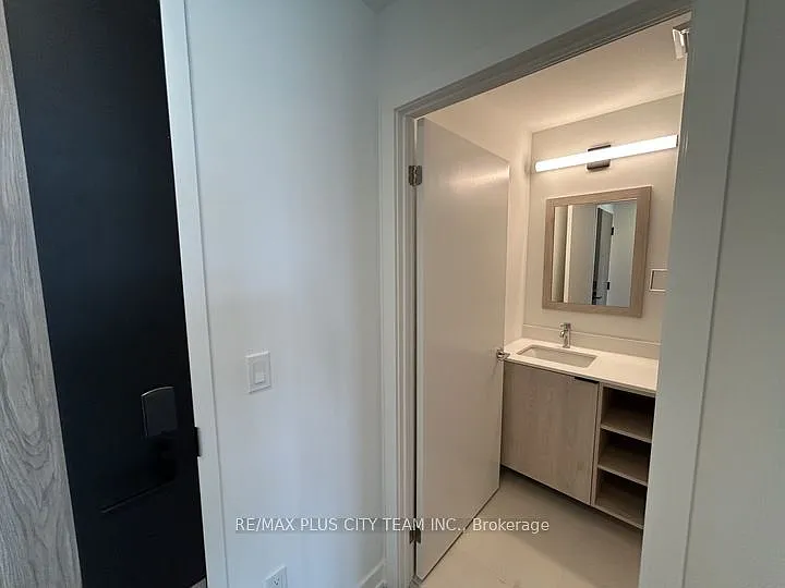 1007 The Queensway #1005 — Photo 11