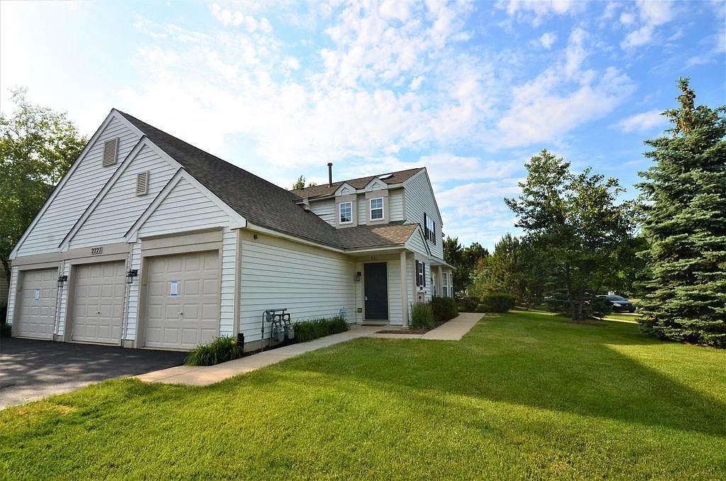 2 bed, 1240 sqft, $2,595 — Photo 3