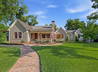 426 E Texas St, Grapevine, TX 76051
