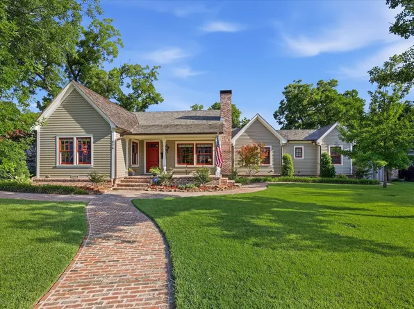 426 E Texas St, Grapevine, TX 76051