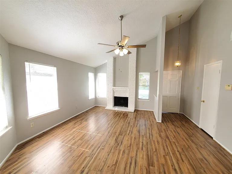 3130 Forestbrook Dr — Photo 3