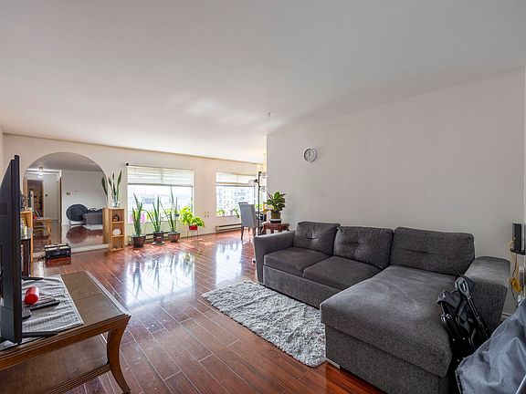4th image of 615 Belmont St #902