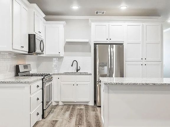 3rd image of 704 Monnett Ave #4