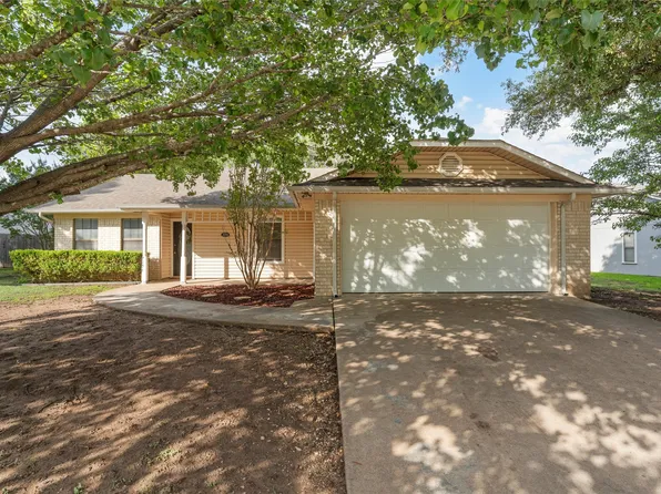 1010 December Dr, Hewitt, TX 76643