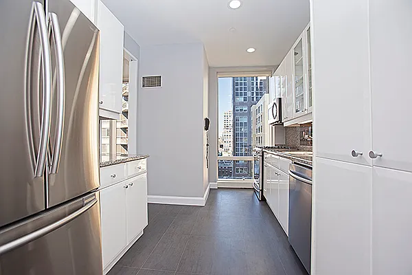 Rented by City Connections Realty | media 4