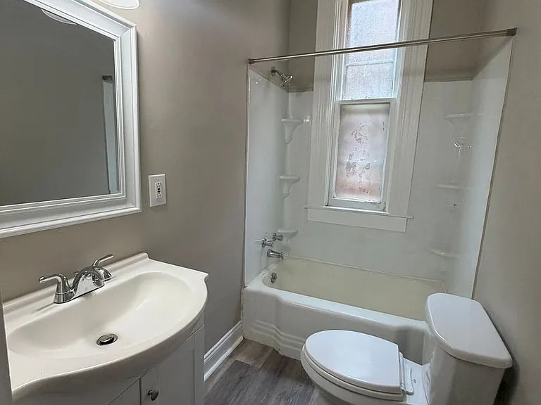 838 West High Street — Photo 7