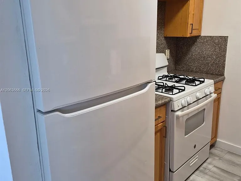 344 Meridian Ave #4B — Photo 8