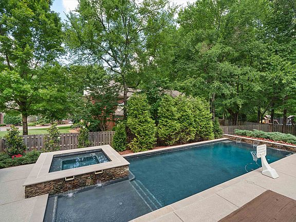 2nd image of 10432 Wynbrooke Ln
