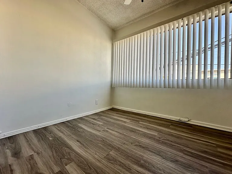 2523 Rockefeller Ln — Photo 3