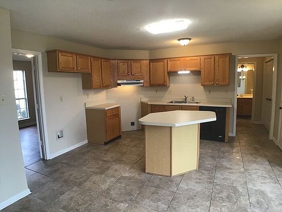 3rd image of 4655 Laurel Leaf Cv