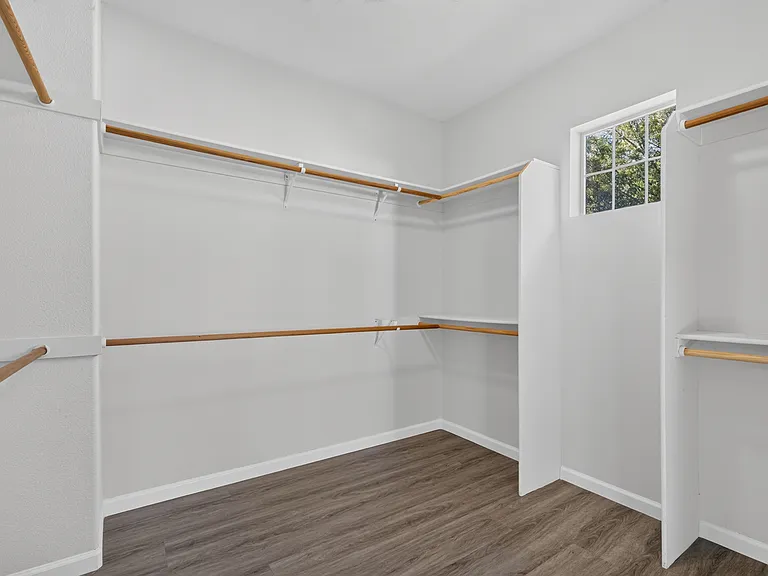5858 Hazelwood Cmn — Photo 34
