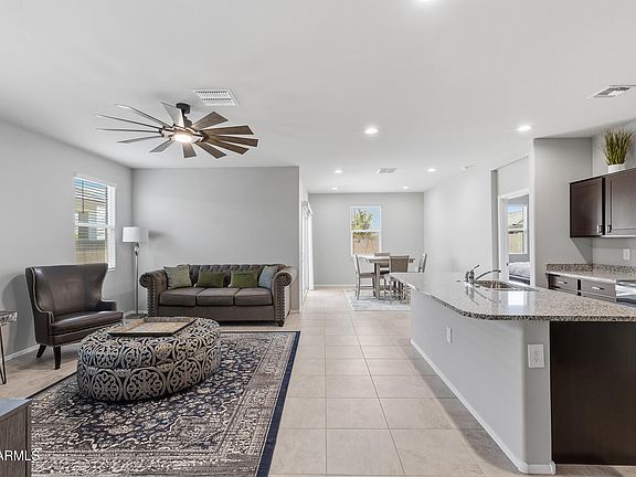 3rd image of 18633 W DESERT HOLLOW Drive