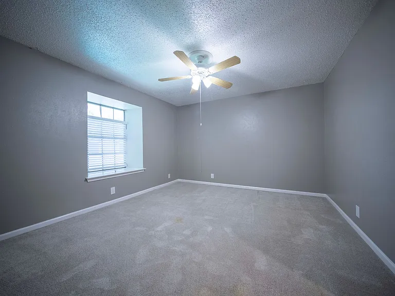 1717 N Locust St — Photo 36