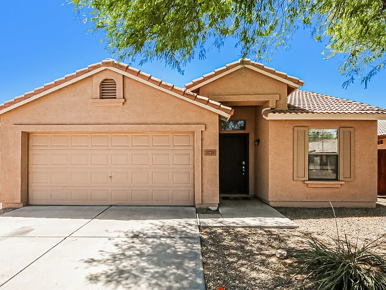 2725 E Carol Ave — Photo 1