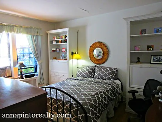 Sold by Anna Pinto Realty | media 23