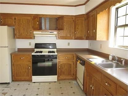 3rd image of 808 Oxford Hills Dr