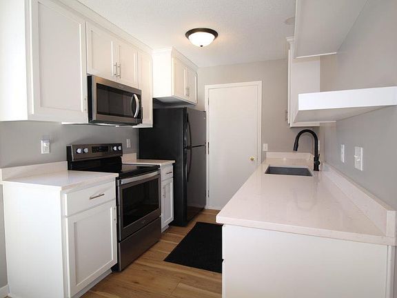 4th image of 1216 Woodley St E