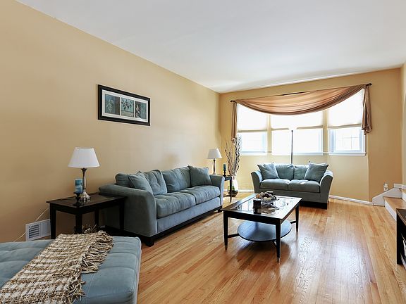 4th image of 84 Stonewall Ct