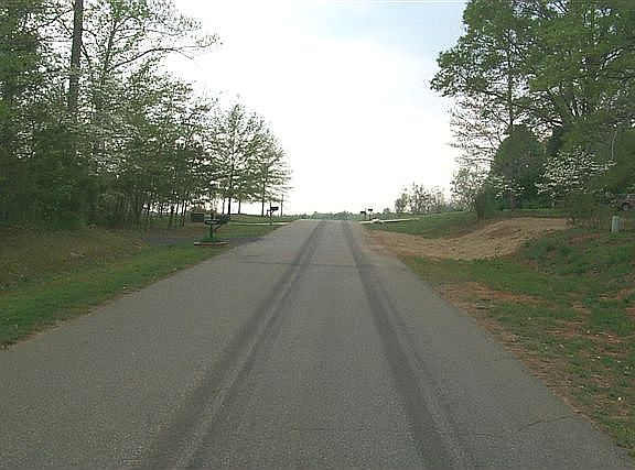 2nd image of Lake Hunt Dr